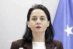 Reagon Pacolli e LVV-së: Presidenti nuk është i një partie, është i Republikës Reagon Pacolli e LVV-së: Presidenti nuk është i një partie, është i Republikës