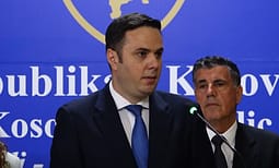 Abdixhiku e falënderon Kurtin dhe LVV-në për “kontruktivitetin” në bisedime pasi u morën vesh për kandidatin për President Abdixhiku e falënderon Kurtin dhe LVV-në për “kontruktivitetin” në bisedime pasi u morën vesh për kandidatin për President
