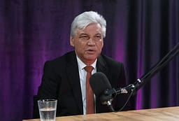 Kryeziu: LVV-ja dhe PDK-ja do të mund të formonin koalicionin më funksional, por vendi rrezikon të shkon përsëri në zgjedhje Kryeziu: LVV-ja dhe PDK-ja do të mund të formonin koalicionin më funksional, por vendi rrezikon të shkon përsëri në zgjedhje