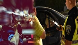 Ndalohen gjashtë shoferë, vozitën pa patent shoferë Ndalohen gjashtë shoferë, vozitën pa patent shoferë