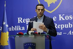 PDK e çon në Prokurori Speciale Kurtin me deputetët ministra PDK e çon në Prokurori Speciale Kurtin me deputetët ministra
