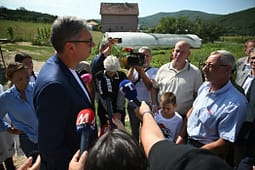 Vuçiq flet për hapje të Urës së Ibrit me 1 shtator: Nëse nuk ndihmon Evropa për ta ndaluar, do të telefonojë në Washington Vuçiq flet për hapje të Urës së Ibrit me 1 shtator: Nëse nuk ndihmon Evropa për ta ndaluar, do të telefonojë në Washington
