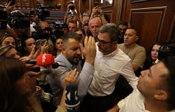 Krejt çka pamë dje në Kuvend: Ujë, shtyrje, përplasje e akuza mes deputetëve Krejt çka pamë dje në Kuvend: Ujë, shtyrje, përplasje e akuza mes deputetëve