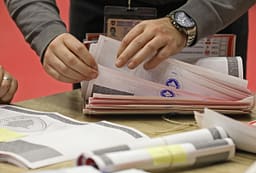 Rinumërimi i 185 vendvotimeve nuk gjeti parregullsi serioze, KQZ nuk e zgjeron procesin Rinumërimi i 185 vendvotimeve nuk gjeti parregullsi serioze, KQZ nuk e zgjeron procesin