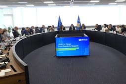 “Investimi tek rinia”, koordinimi i Qeverisë dhe BE-së për të ardhmen e Kosovës “Investimi tek rinia”, koordinimi i Qeverisë dhe BE-së për të ardhmen e Kosovës
