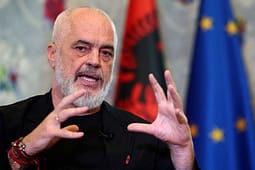 Përplasja Hoxha- Gjuriq për Ujmanin, inkuadrohet Edi Rama: Ibri do të rrjedhë sipas gjeografisë, jo sipas folklorit Përplasja Hoxha- Gjuriq për Ujmanin, inkuadrohet Edi Rama: Ibri do të rrjedhë sipas gjeografisë, jo sipas folklorit