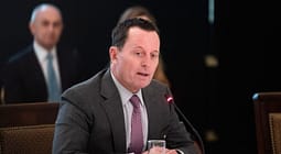 Grenell me tjetër reagim: Kush po e mbron Kushtetutën në Kosovë? Kuvendi duhet të konstituohet brenda 30 ditësh Grenell me tjetër reagim: Kush po e mbron Kushtetutën në Kosovë? Kuvendi duhet të konstituohet brenda 30 ditësh