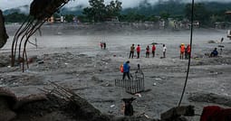 Katastrofa në Nepal, numri i të vdekurve arrin në 1,287 dhe mijëra të tjerë rezultojnë të humbur Katastrofa në Nepal, numri i të vdekurve arrin në 1,287 dhe mijëra të tjerë rezultojnë të humbur