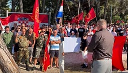 Shqiptarët protestojnë në Zarë të Kroacisë në mbështetje të ish-krerëve të UÇK-së – kërkojnë drejtësi në Hagë Shqiptarët protestojnë në Zarë të Kroacisë në mbështetje të ish-krerëve të UÇK-së – kërkojnë drejtësi në Hagë