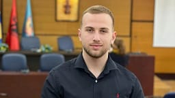 Asamblisti i AAK-së në Prishtinë, Endrit Gashi jep dorëheqje nga partia Asamblisti i AAK-së në Prishtinë, Endrit Gashi jep dorëheqje nga partia
