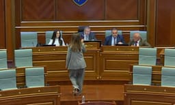 PDK i shkruan sërish letër Deharit, i kërkojnë ta thërrasë vazhdimin e seancës nesër në ora 11:00 PDK i shkruan sërish letër Deharit, i kërkojnë ta thërrasë vazhdimin e seancës nesër në ora 11:00