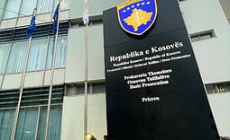 Vrasja e 80-vjeçares, Prokuroria: Ndodhi rreth orës 01:30 pas mesnatës, dyshohet se burri e vrau duke ushtruar dhunë fizike Vrasja e 80-vjeçares, Prokuroria: Ndodhi rreth orës 01:30 pas mesnatës, dyshohet se burri e vrau duke ushtruar dhunë fizike