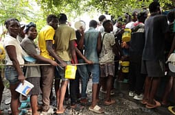 Dhuna nga bandat përhapet në Haiti, afro 1.5 milionë persona janë larguar nga shtëpitë Dhuna nga bandat përhapet në Haiti, afro 1.5 milionë persona janë larguar nga shtëpitë