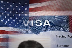 Ambasada amerikane paralajmëron shqiptarët: Kush kryen krime dhe nxit dhunë i anulohet viza për në SHBA Ambasada amerikane paralajmëron shqiptarët: Kush kryen krime dhe nxit dhunë i anulohet viza për në SHBA