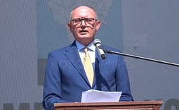Agim Aliu në protestë: Mjaft më me qasjen selektive e diskriminuese për komunat, qytetarët kanë nevojë për projekte Agim Aliu në protestë: Mjaft më me qasjen selektive e diskriminuese për komunat, qytetarët kanë nevojë për projekte