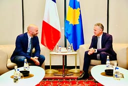 Ministri francez arrin në Kosovë, takohet me kryenegociatorin e Kosovës me BE-në Ministri francez arrin në Kosovë, takohet me kryenegociatorin e Kosovës me BE-në