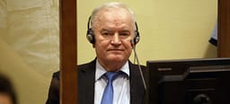 Vdes Kasapi i Srebrenicës Ratko Mladiq, i dënuar për gjenocid, krime lufte e krime kundër njerëzimit Vdes Kasapi i Srebrenicës Ratko Mladiq, i dënuar për gjenocid, krime lufte e krime kundër njerëzimit
