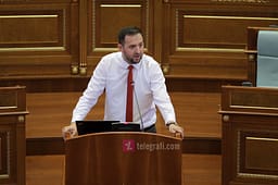 Korenica: Kurtin e njoftova për renovimin e vagonëve në Serbi, zgjodhi të heshtë Korenica: Kurtin e njoftova për renovimin e vagonëve në Serbi, zgjodhi të heshtë