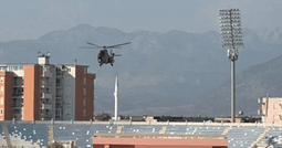 Aksident mes dy mjeteve lundruese në liqenin e Komanit, pesë turistë transportohen me helikopter Aksident mes dy mjeteve lundruese në liqenin e Komanit, pesë turistë transportohen me helikopter
