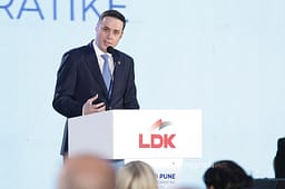 “Ju ftoj për durim”, Abdixhiku reagon sërish mes presionit për dorëheqje “Ju ftoj për durim”, Abdixhiku reagon sërish mes presionit për dorëheqje