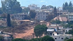 Izraeli vazhdon sulmet në Liban, plagosen tre ushtarë gjatë çaktivizimit të municioneve Izraeli vazhdon sulmet në Liban, plagosen tre ushtarë gjatë çaktivizimit të municioneve