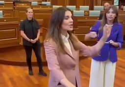 “Dyert janë të mbyllura për ne”, “jo, jo janë të hapura” – ballafaqim mes Çitakut e Haxhiut në sallën e Kuvendit “Dyert janë të mbyllura për ne”, “jo, jo janë të hapura” – ballafaqim mes Çitakut e Haxhiut në sallën e Kuvendit