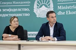 Serafimovski: Ligji i ri për rregullimin e tregjeve bujqësore, garanton siguri tek bujqit për plasmanin e produkteve Serafimovski: Ligji i ri për rregullimin e tregjeve bujqësore, garanton siguri tek bujqit për plasmanin e produkteve