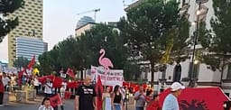 Dita e 77-të, nuk ndalet protesta në Tiranë Dita e 77-të, nuk ndalet protesta në Tiranë