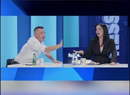 “Qysh e zgjedhni o vlla, se ju kena ni kshtu që tri vjet tu folë – Lehtë o me ja lanë PDK’së fajin”, Syla insiston ta marr përgjigjjen nga zyrtarët e VV’së “Qysh e zgjedhni o vlla, se ju kena ni kshtu që tri vjet tu folë – Lehtë o me ja lanë PDK’së fajin”, Syla insiston ta marr përgjigjjen nga zyrtarët e VV’së