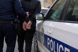 Tentoi t’i jepte ryshfet policit, arrestohet shtetasi i Serbisë në Jarinjë Tentoi t’i jepte ryshfet policit, arrestohet shtetasi i Serbisë në Jarinjë