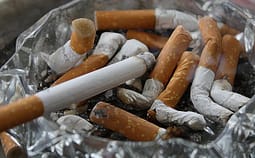 Në Zvicër as një bisht cigareje nuk falet: gjoba për mbeturinat nis nga 80 franga Në Zvicër as një bisht cigareje nuk falet: gjoba për mbeturinat nis nga 80 franga