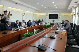 Nis takimi i Haxhiut me përfaqësuesit e partive politike për seancën konstituive Nis takimi i Haxhiut me përfaqësuesit e partive politike për seancën konstituive