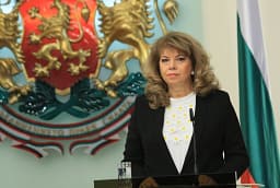Jotova: Nuk do të heqim dorë nga mbrojtja e të drejtave të bullgarëve në Maqedoninë e Veriut Jotova: Nuk do të heqim dorë nga mbrojtja e të drejtave të bullgarëve në Maqedoninë e Veriut