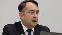 Ish-ambasadori Peci: Jemi shndërruar në bashkësi komunash, kësaj situate duhet t’i jepet fund Ish-ambasadori Peci: Jemi shndërruar në bashkësi komunash, kësaj situate duhet t’i jepet fund