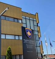 Tentuan të privojnë nga jeta një person në Ferizaj, kërkohet paraburgim ndaj dy të dyshuarve Tentuan të privojnë nga jeta një person në Ferizaj, kërkohet paraburgim ndaj dy të dyshuarve