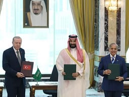 Arabia Saudite, Pakistani dhe Turqia arrijnë marrëveshje për mbrojtje të ndërsjellë në stilin e NATO-s Arabia Saudite, Pakistani dhe Turqia arrijnë marrëveshje për mbrojtje të ndërsjellë në stilin e NATO-s