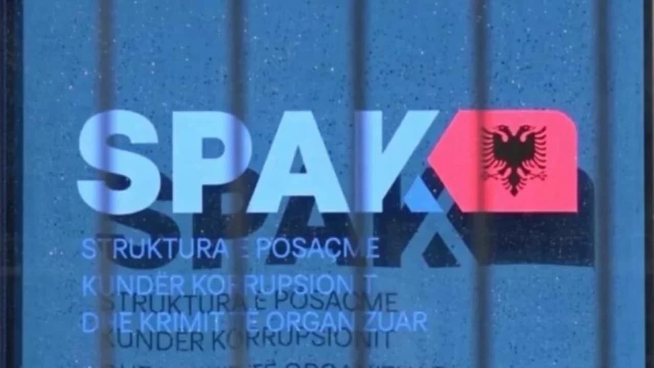 Të akuzuar për trafik ndërkombëtar kokaine dhe pastrim parash, SPAK godet grupin kriminal, dërgohen në gjyq 24 persona Të akuzuar për trafik ndërkombëtar kokaine dhe pastrim parash, SPAK godet grupin kriminal, dërgohen në gjyq 24 persona
