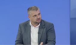 Hoti e cilëson të ‘‘çuditshme’’ heqjen dorë të LDK nga presidenca: Uroj që Kurti e Abdixhiku të arrijnë marrëveshje Hoti e cilëson të ‘‘çuditshme’’ heqjen dorë të LDK nga presidenca: Uroj që Kurti e Abdixhiku të arrijnë marrëveshje