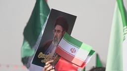 Mojtaba Khamenei nuk ka takuar askënd, lideri Suprem i Iranit mund të jetë në shtratin e vdekjes Mojtaba Khamenei nuk ka takuar askënd, lideri Suprem i Iranit mund të jetë në shtratin e vdekjes