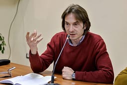 Hoxha kërkon falje pasi shpërndau ballinë të rreme të gazetës serbe ‘Blic’ për Time Kadrijajn Hoxha kërkon falje pasi shpërndau ballinë të rreme të gazetës serbe ‘Blic’ për Time Kadrijajn