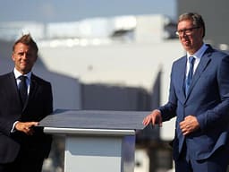 BE-ja e zemëruar me Macronin për shkak të Vuçiqit, mediumi francez: “Rafale”-t dhe milionat zëvendësojnë një kriminel lufte BE-ja e zemëruar me Macronin për shkak të Vuçiqit, mediumi francez: “Rafale”-t dhe milionat zëvendësojnë një kriminel lufte