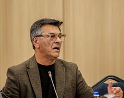 Kryeziu: Nëse e mbrojmë Republikën s’duhet të presim leje nga Kurti, Kosova s’është pronë e tij e as e VV’së Kryeziu: Nëse e mbrojmë Republikën s’duhet të presim leje nga Kurti, Kosova s’është pronë e tij e as e VV’së