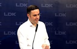 Abdixhiku shpalos vendimin e ri të LDK: Tërhiqemi nga kërkesa për pjesëmarrje në Qeveri dhe për Presidentin, mbesim në opozitë Abdixhiku shpalos vendimin e ri të LDK: Tërhiqemi nga kërkesa për pjesëmarrje në Qeveri dhe për Presidentin, mbesim në opozitë