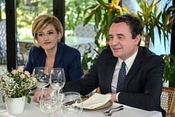 Kusari: Brenda orësh Kurti mund t’u dërgojë ftesa partive për takim Kusari: Brenda orësh Kurti mund t’u dërgojë ftesa partive për takim
