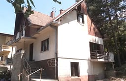 Po bënin përgatitjet për tu rikthyer në shtëpinë që jetuan para 28 vite – detaje nga sulmi mbi shtëpinë e familjes Berisha në Zveçan Po bënin përgatitjet për tu rikthyer në shtëpinë që jetuan para 28 vite – detaje nga sulmi mbi shtëpinë e familjes Berisha në Zveçan