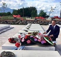 Ramush Haradinaj përkujton Skender Çekun në 28-vjetorin e vdekjes Ramush Haradinaj përkujton Skender Çekun në 28-vjetorin e vdekjes