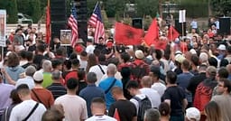 Dita e 26-të e protestës në Tiranë, qytetarët mblidhen para Kryeministrisë Dita e 26-të e protestës në Tiranë, qytetarët mblidhen para Kryeministrisë