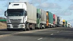 Edhe sot kufizimi i përkohshëm i qarkullimit për automjetet e transportit të mallrave me masë totale mbi 20 tonë Edhe sot kufizimi i përkohshëm i qarkullimit për automjetet e transportit të mallrave me masë totale mbi 20 tonë