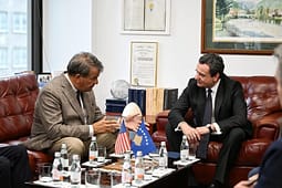 Kongresisti amerikan i shkruan Kurtit, kërkon marrëveshje për presidentin dhe shmangien e zgjedhjeve të reja Kongresisti amerikan i shkruan Kurtit, kërkon marrëveshje për presidentin dhe shmangien e zgjedhjeve të reja
