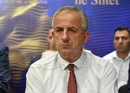Muharremaj: Kontratat kolektive i kanë shkaktuar Suharekës afro 10 milionë euro dëme, shumë projekte kanë mbetur të parealizuara Muharremaj: Kontratat kolektive i kanë shkaktuar Suharekës afro 10 milionë euro dëme, shumë projekte kanë mbetur të parealizuara